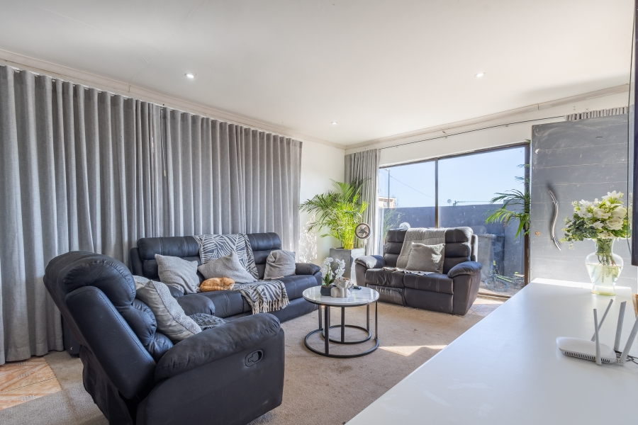 5 Bedroom Property for Sale in Kwanokuthula Township Western Cape